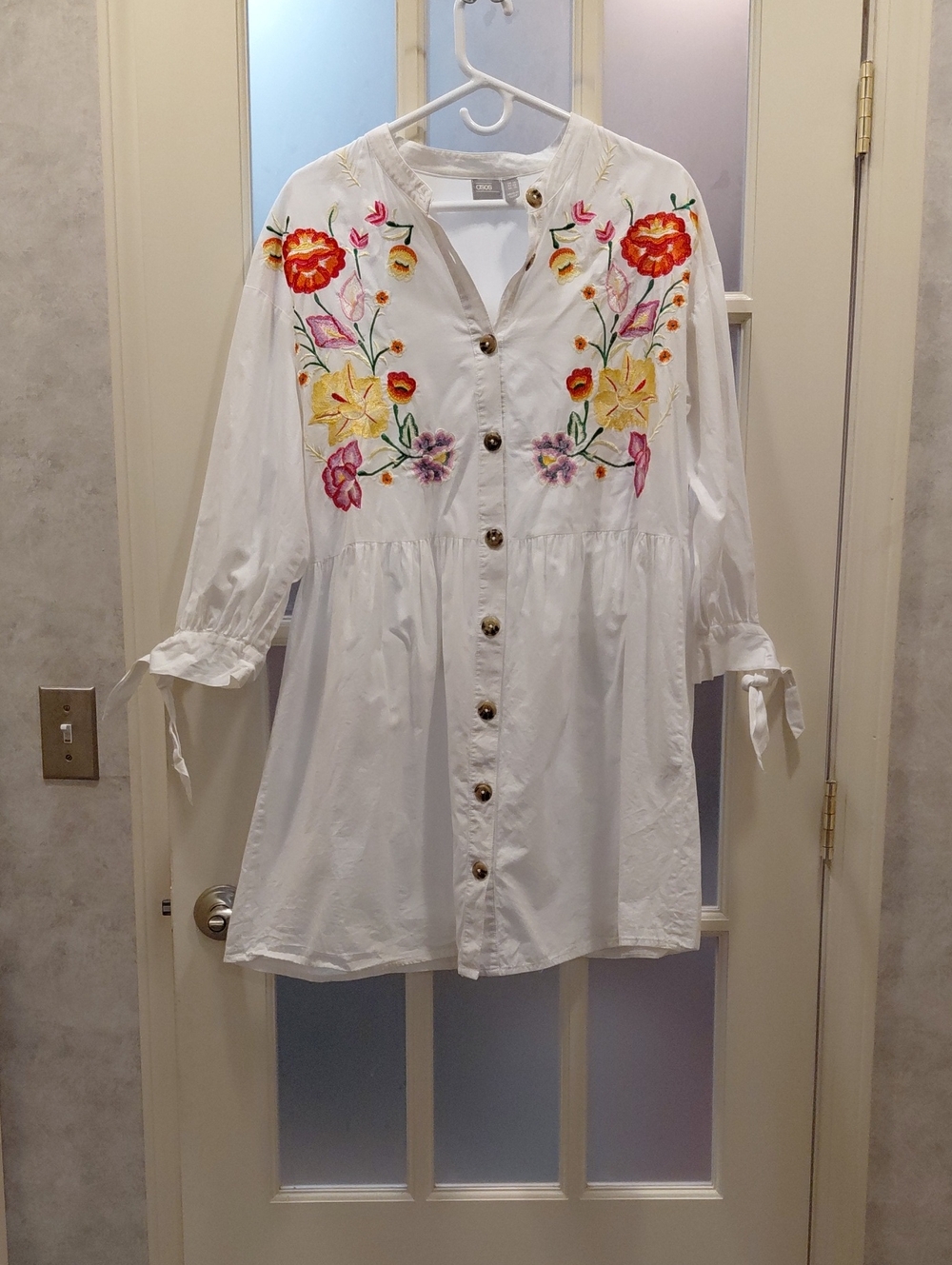 "Asos" Sz. 10, White Embroidered Button-Front Peasant Tunic with Floral Detail..